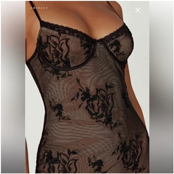 MESHKI Venice embroidered mesh midi dresss - Picture 5 of 8